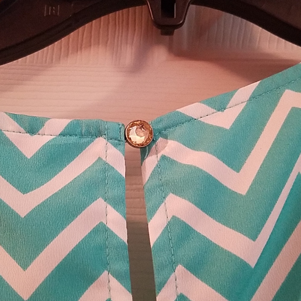 Chevron Top - Picture 3 of 3